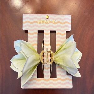 Piper K pale yellow and gold floral hair clip